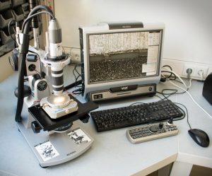 Test setup with ECC-Opto-SBS and Keyence VHX-700FD microscope
